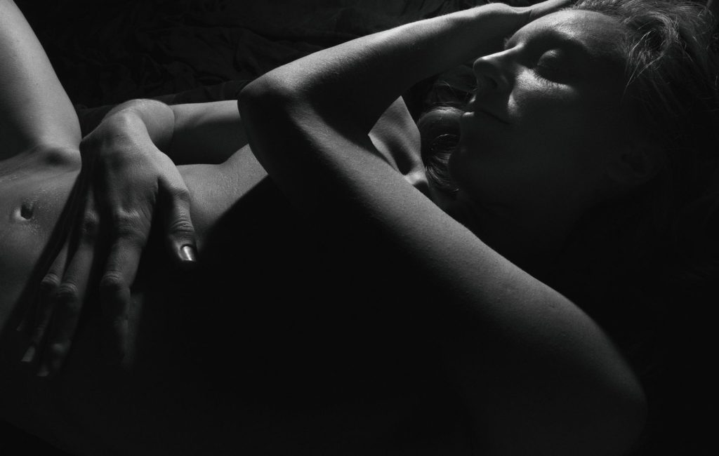 Mujer joven y seductora