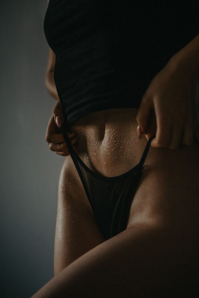 Mujer joven y seductora