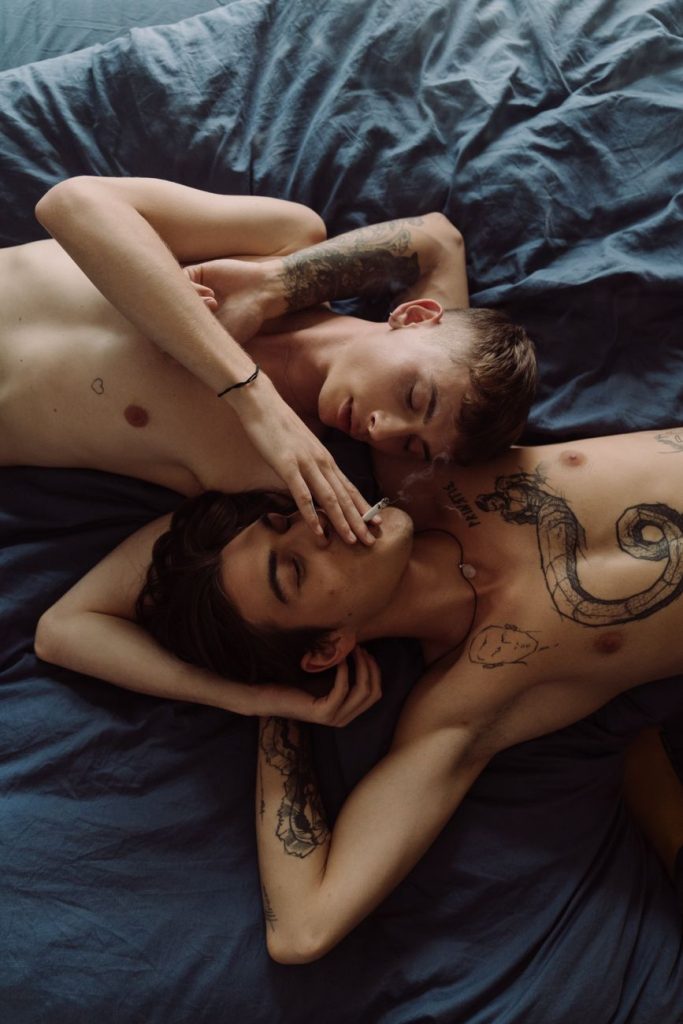 Mujer joven y seductora