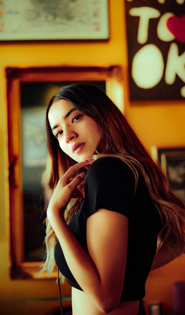 Mujer joven y seductora